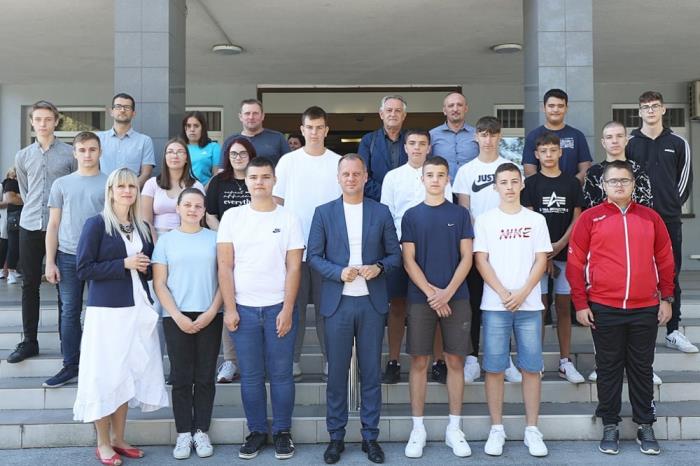 Uručene stipendije učenicima koji se školuju za deficitarna zanimanja na području Virovitičko-podravske županije